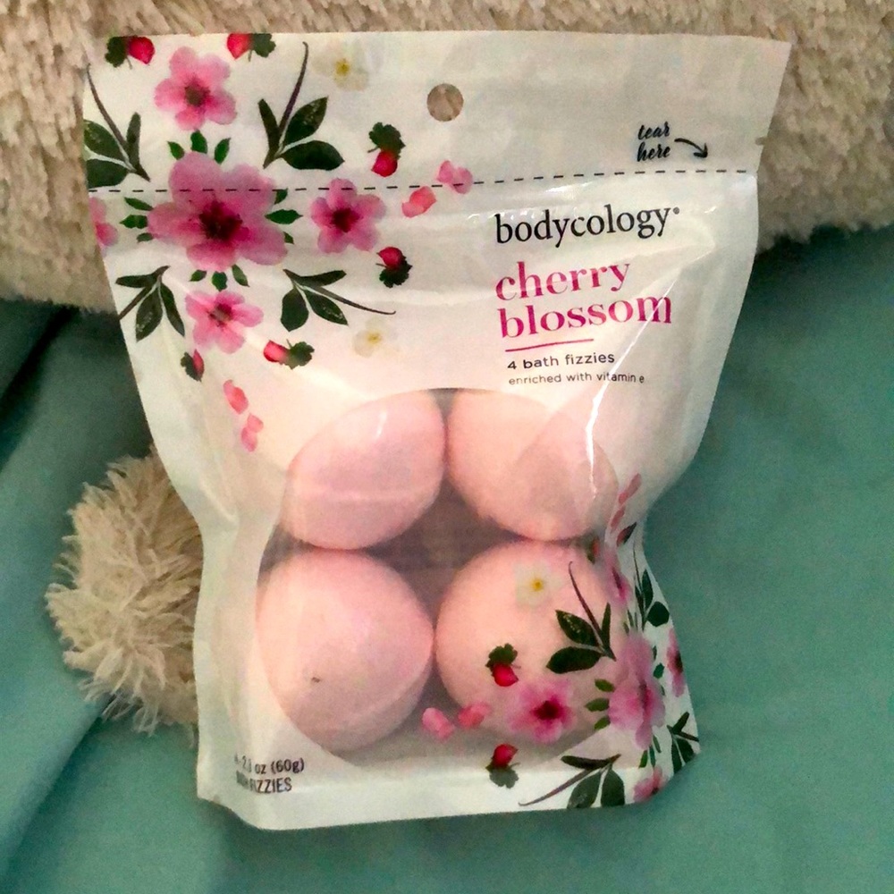 Bodycology bath bombs